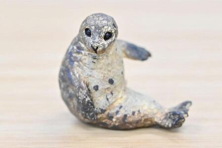　「海遊館オリジナルカプセルトイ木彫りフィギュア」の「ワモンアザラシ」
