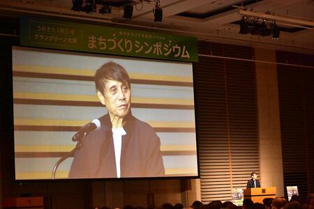 　「まちづくりシンポジウム」で基調講演をおこなった建築家の安藤忠雄氏（８月７日・大阪市内）