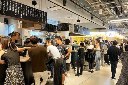 　７月３１日に開業した「バルチカ０３」の５階フロア（大阪市北区）