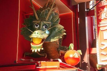 　「金龍ラーメン 道頓堀店」しっぽが切除され、涙が追加された（８月２３日撮影）