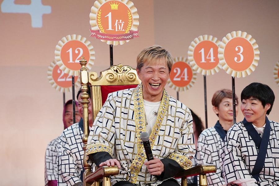 「吉本新喜劇総選挙2024」で1位に輝いたアキ