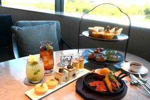 　アフタヌーンティーではちょっと物足りない人にもおすすめ、ガッツリお肉などのフードが充実