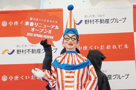　会見にかけつけたくいだおれ太郎（９日・大阪市内）