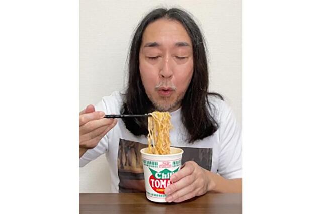 かっぷらーめんじんそくおじさんです おじさんらしいおじさん」を起用 日清食品公式の「食べ方動画」が日常