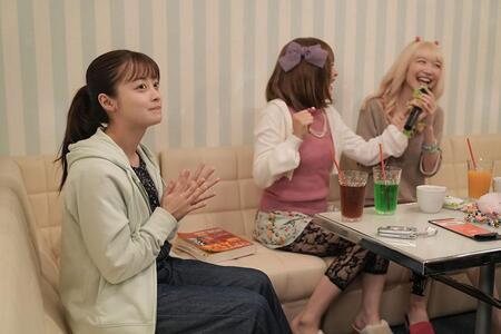 　『おむすび』第１１回より、「ハギャレン」の４人とカラオケへやってきた結（橋本環奈）（Ｃ）ＮＨＫ
