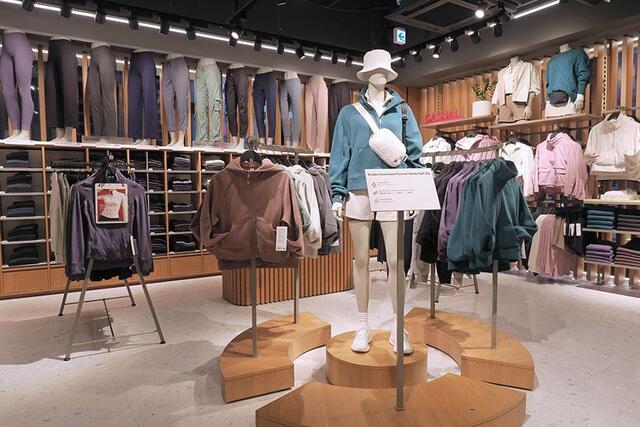 スポーツ衣料品「ルルレモン」関西旗艦店がオープン、仕事服にも対応