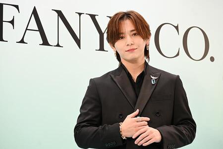 　「Ｗｉｔｈ　ｌｏｖｅ．　Ｓｉｎｃｅ　１８３７　ティファニー　ホリデー　２０２４」点灯イベントに登場した山田涼介（１２月６日・大阪市内）