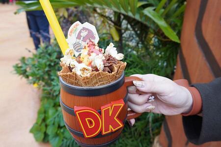 ボリュームすごすぎる…ドンキーコングが樽を投げて割れた瞬間をコーン