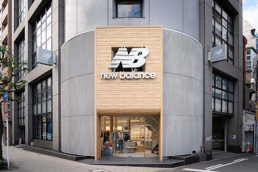 大阪に「ニューバランス」路面店が急増、日本直営1号店もリニューアル