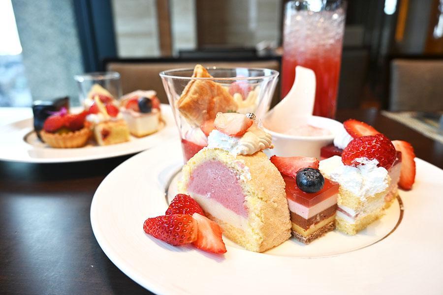 　１月１０日～６月１５日まで開催中の「ストロベリースイーツブッフェ」