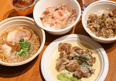 左から時計回りに、BRAHMAN・RONZIの「背脂だらけのにんにく中華そば」、打首獄門同好会・大澤敦史の「新生姜豚バラ丼」、アイナ・ジ・エンドの「免疫つけようキャンペーン」、雨のパレード・福永浩平の「ディルの風香るチキンと緑のハーモニー」