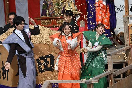 　『節分祭』に参加した（左から）佐野勇斗、松井玲奈、みりちゃむ（２月２日・成田山不動尊）