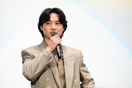 　映画『アンダーニンジャ』公開記念の舞台挨拶に登場した山﨑賢人（２月６日／大阪市内）