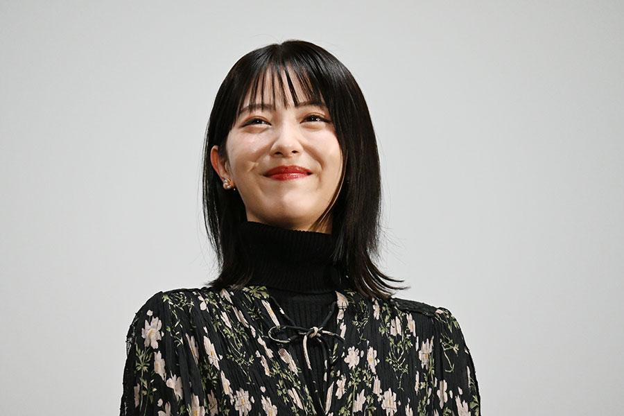 　映画『アンダーニンジャ』公開記念の舞台挨拶に登場した浜辺美波（２月６日／大阪市内）