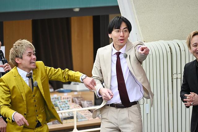 カベポスター永見 大阪の遊園地「ひらパー」で絶叫…謎の効果音に会場