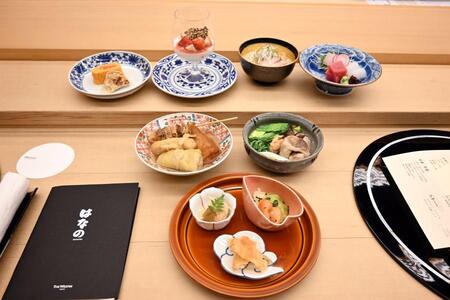 　『来てみんしゃい　居酒屋はなの』で提供される料理例。福岡ゆかりの料理の数々が楽しめる