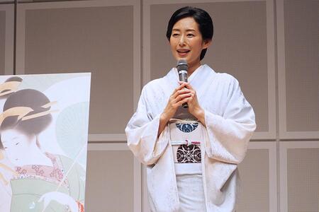 　展覧会『生誕１５０年記念 上村松園』記者会見に登場した俳優・木村多江（３月２８日・大阪市内）