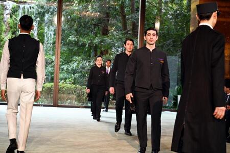 　各セクションより選ばれたスタッフがウォーキングのレッスンを受け、この日に臨んだ（２０２５年４月１日撮影：「リーガロイヤルホテル大阪 ヴィニェット コレクション」）