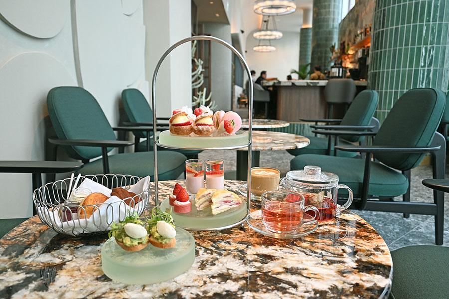 　「季節のアフタヌーンティー」４０００円（メニューは３月３１日取材時）