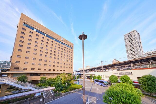 「ホテル アゴーラ 大阪守口」の外観。京阪電車・守口市駅から徒歩２分