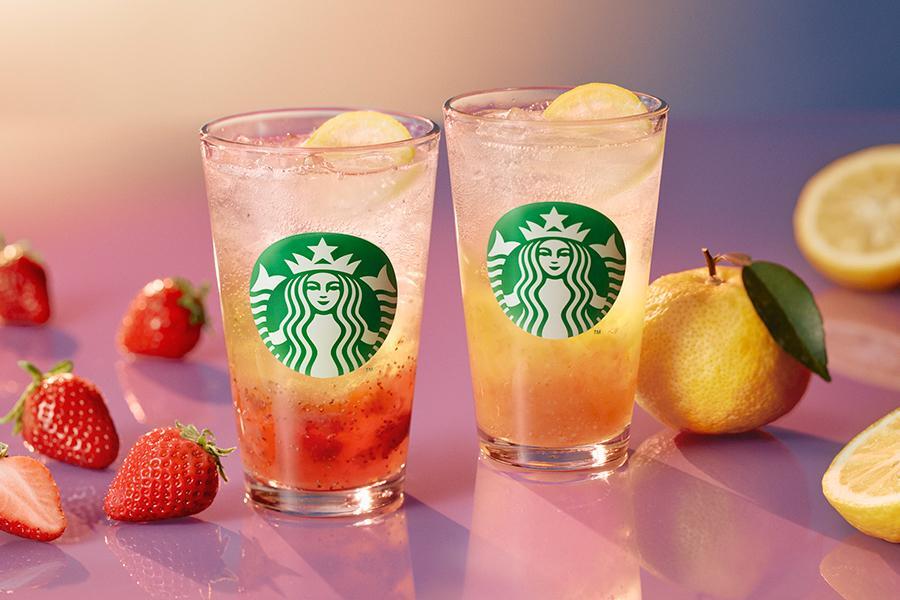 　スターバックス新作ドリンク（左から）「チラックス ソーダ ストロベリー」「チラックス ソーダ ゆずシトラス」