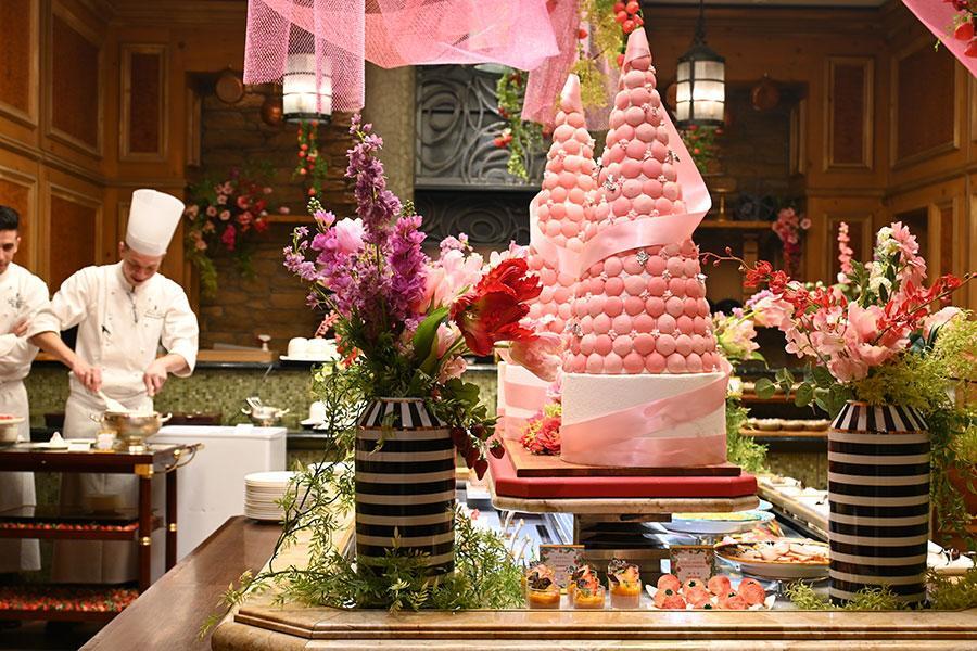 　大阪市内の各ホテルでは、５月中まで開催中！（写真はザ・リッツ・カールトン大阪、３月３日撮影）
