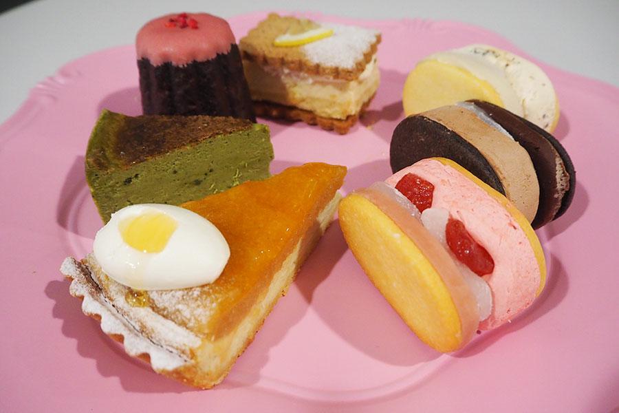 　約２０店のチーズケーキが揃う初企画『チーズケーキ博覧会』。３種の食べ比べ企画も実施される