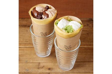 　左から、（クレープ えんどう）の生チョコとショコラクリーム（１個 ９８１ 円）、ずんだと生クリーム（１個８１０円）