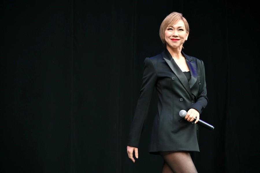 つい先ほどまでの男役はどこへ…？セクシーに登場した湖月わたる（撮影５月１日：大阪・関西万博）