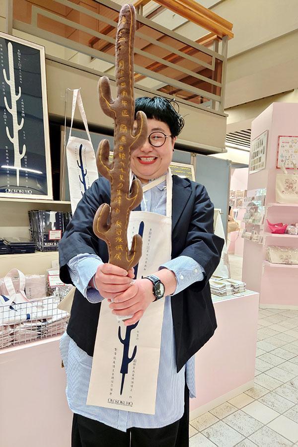 奈良・石上神宮の国宝「七支刀」のぬいぐるみを企画した担当者