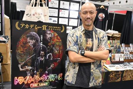 開場前にブース設営を頑張るジョセフ・ラウ氏を発見（５月２日・大阪市内）