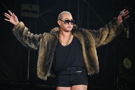 　『大阪コミコン２０２５』の「パリピ孔明 ＴＨＥ ＭＯＶＩＥ」ステージに登場した、前園ケイジ役の関口メンディー（５月４日・大阪市内）