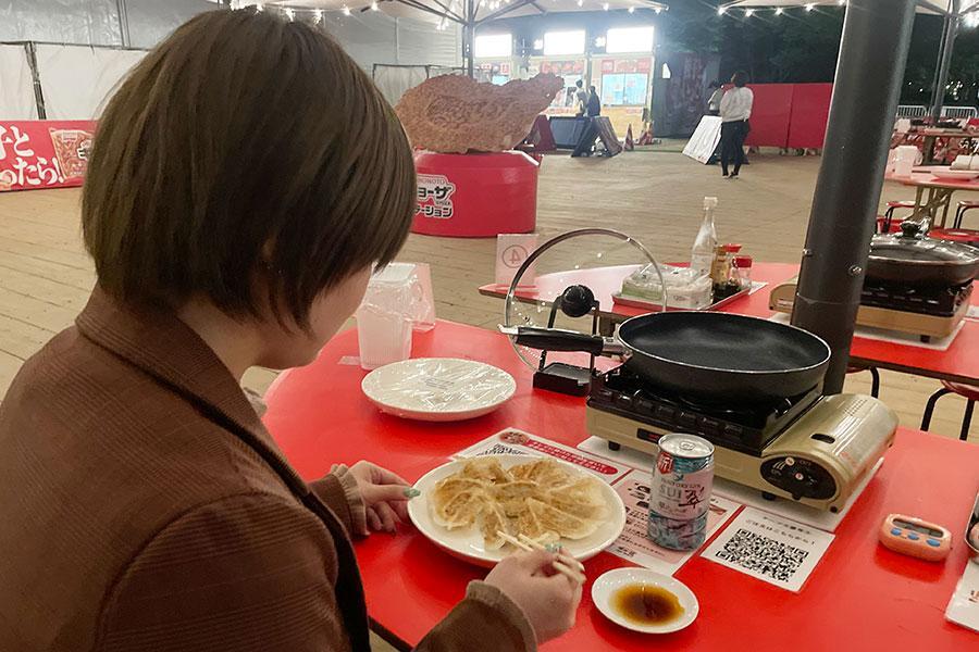 　「『ＡＪＩＮＯＭＯＴＯ ＢＲＡＮＤギョーザ』実感セット」（１０００円）を実食！