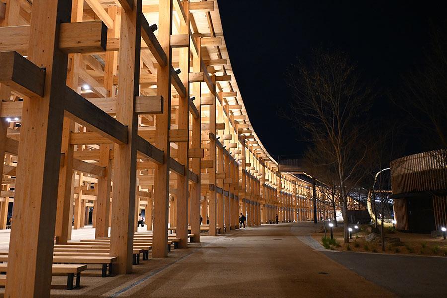 　ライトアップされた大屋根リング