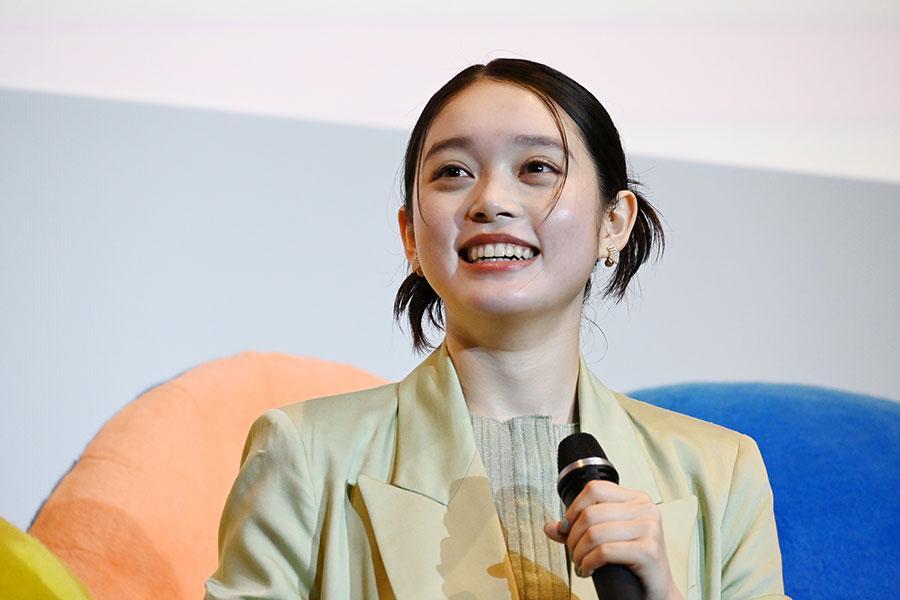 『たべっ子どうぶつ　ＴＨＥ　ＭＯＶＩＥ』の舞台挨拶に登場した高石あかり（５月１０日・大阪市内）