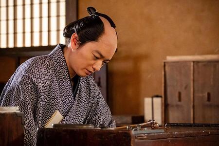 　『べらぼう～蔦重栄華乃夢噺～』第１８回より。戸籍を与えられ、重三郎の義弟として再び働き始めた捨吉（染谷将太）（Ｃ）ＮＨＫ