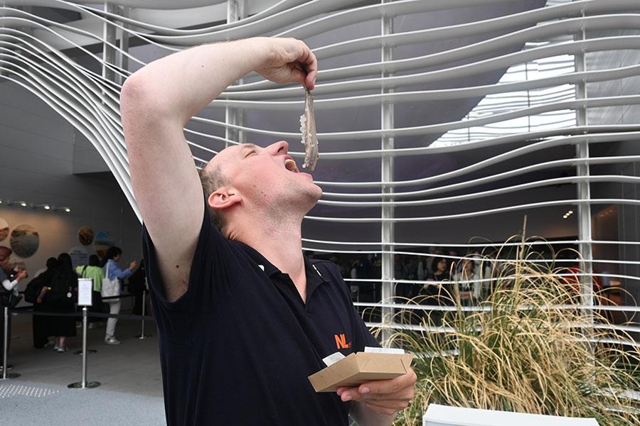 　「ハーリング」の現地式の食べ方は…？