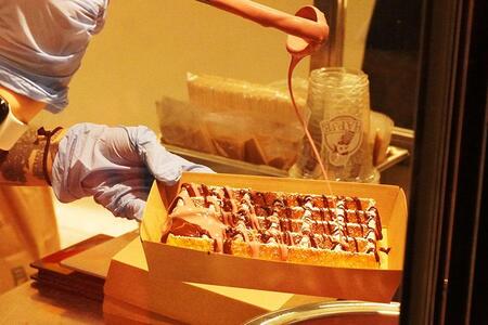 　賞味期限１０分！？で話題の「ブリュッセルワッフル」（７００円～）