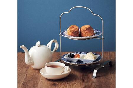 　「ヴィクトリアン ティールーム ガーデンアビー」のクリームティーセット（１セット２０９０円）、イートイン営業時間は１０時～１９時３０分（最終日～１６時３０分）まで