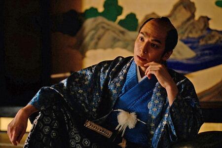 　『べらぼう～蔦重栄華乃夢噺～』第２０回より。島津藩との縁組みについて話す一橋治済（生田斗真）（Ｃ）ＮＨＫ