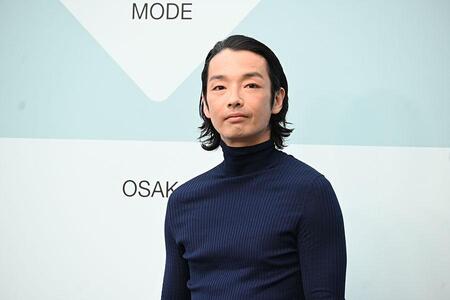 　『プラダ モード 大阪』のフォトコールに登場した森山未來（６月７日・うめきた公園）