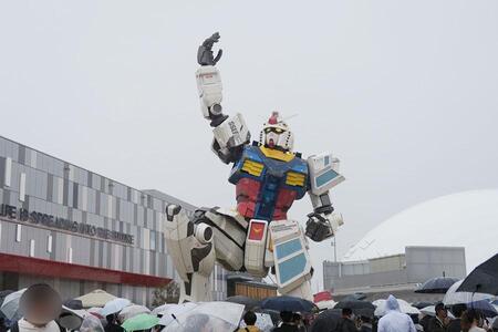 　『２０２５大阪・関西万博』に展示されている約１７ｍの「実物大ガンダム像」（Ｌｍａｇａ．ｊｐ撮影）Ⓒ創通・サンライズ