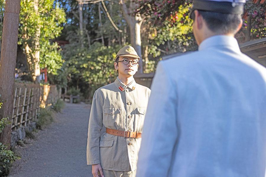 　『あんぱん』第５３回より。弟・千尋と久しぶりに会う嵩（北村匠海）（Ｃ）ＮＨＫ