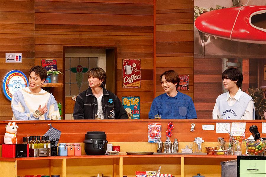 左から、Ａぇ！ ｇｒｏｕp・小島健、末澤誠也、なにわ男子・大西流星、藤原丈一郎、岡村隆史（ナインティナイン）（Ｃ）カンテレ
