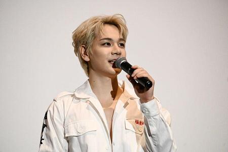 　映画『ＢＡＤＢＯＹＳ －ＴＨＥ ＭＯＶＩＥ－』の舞台挨拶に登壇した豆原一成（６月１５日・大阪市内）