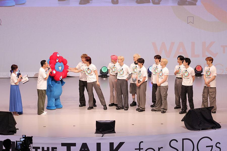 『WalktheTalkforSDGsin EXPO2025UN＆YOSHIMOTO』オープニングステージに登場したJO1