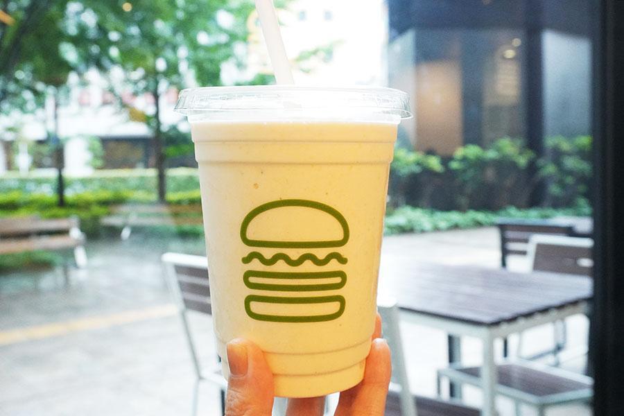 　「ミックスジュースシェイク」（９００円）。ドリンクのみの利用やテイクアウトもＯＫ