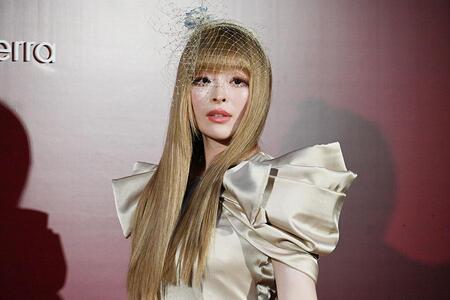 　『オメガ』のフォトコールに登場したきゃりーぱみゅぱみゅ（６月１８日・京都市内 撮影：Ｌｍａｇａ．ｊｐ編集部）