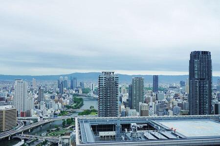 よく見ると大阪城も！