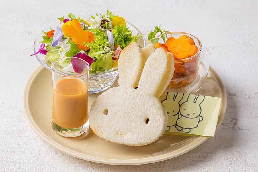 　『ミッフィーのＫＯＢＥさんぽ』アフタヌーンティーセット上段